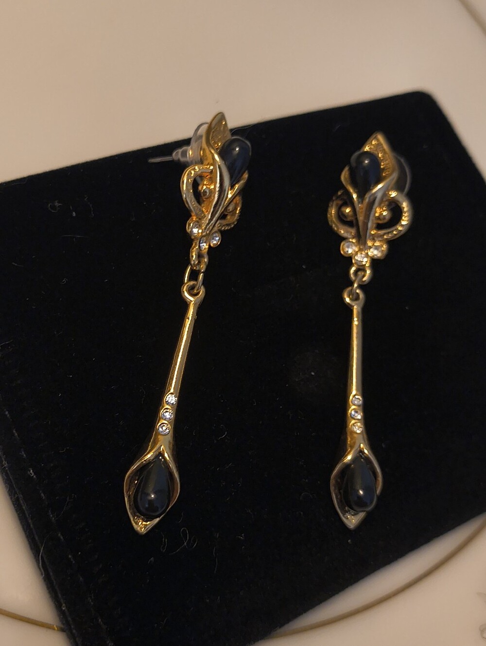 Vtg 80s 90s Art Nouveau Revival Bold Gold Plated Jet Black Dangle Earrings